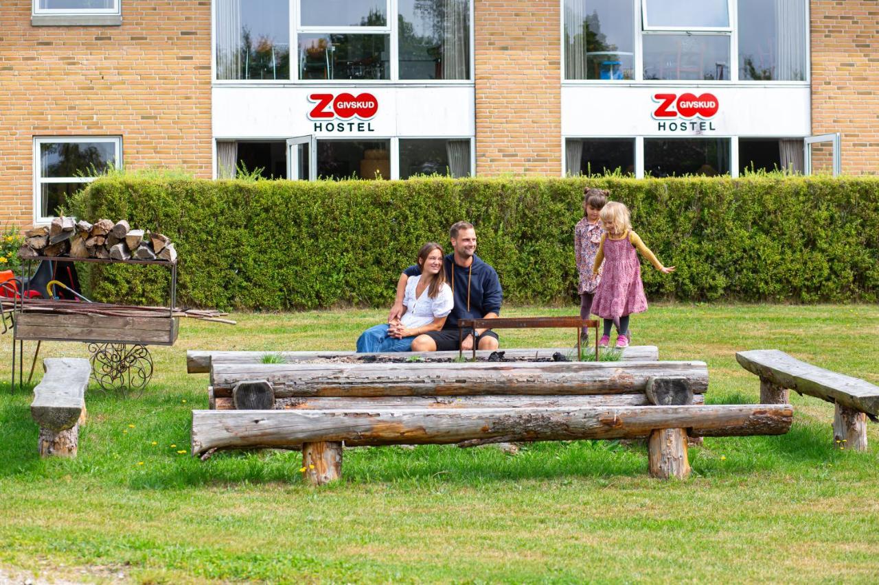 Givskud Zoo Hostel Exterior foto